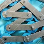 Цепь ступеней эскалатора, KONE, 13RI-A, шаг - 133,33 мм, палец - 74,5x12,8/12,5 мм, пластины - 35x4/35x4 мм, ролик - 75x23,5 мм, 105 kN (переходное звено)
