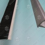 Щетка безопасности эскалатора, OTIS, L - 2000 мм, прямой участок, в сборе с алюминиевым держателем