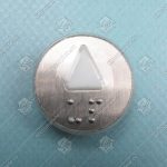 Нажимной элемент, KONE, стрелка вверх, белый цвет, выступающий символ, с кодом Брайля